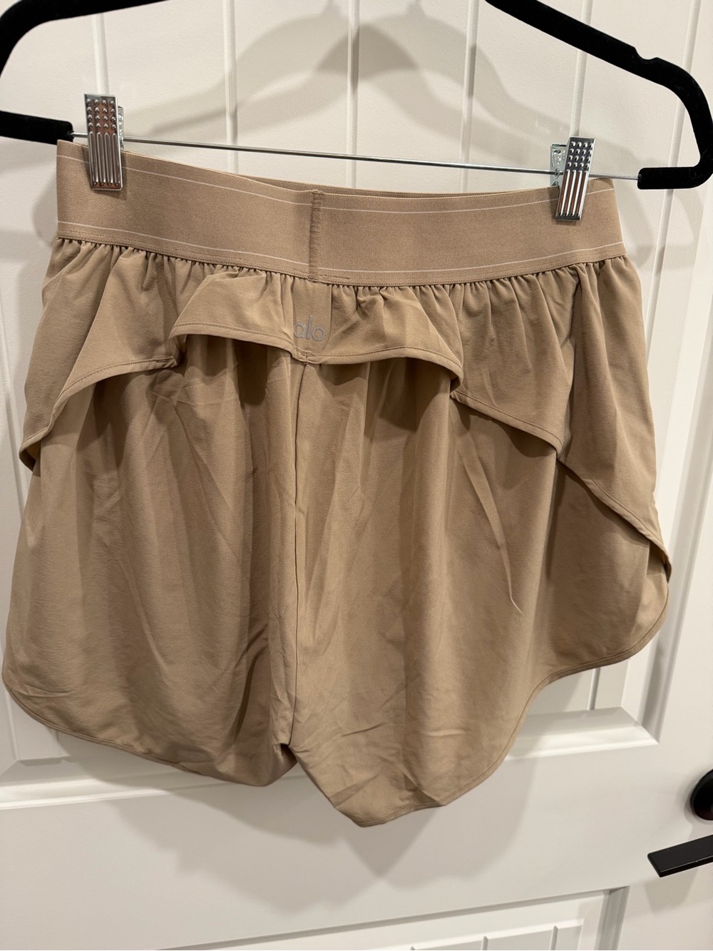 NWT Alo Yoga Match Point Shorts Gravel Size Large - Picture 2 of 4